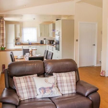 Fabulous Detached Lodge With Hot Tub Two Nights Minimum Stay Bridgnorth Exteriér fotografie