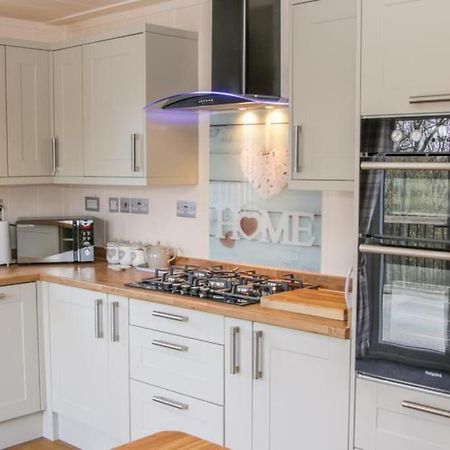 Fabulous Detached Lodge With Hot Tub Two Nights Minimum Stay Bridgnorth Exteriér fotografie