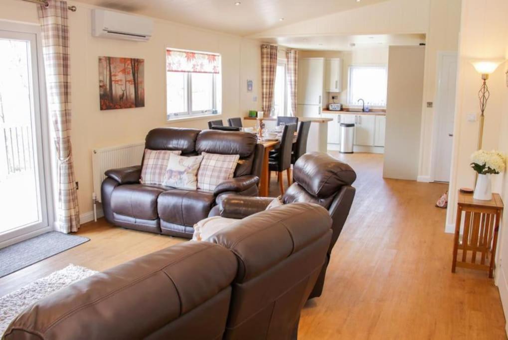 Fabulous Detached Lodge With Hot Tub Two Nights Minimum Stay Bridgnorth Exteriér fotografie